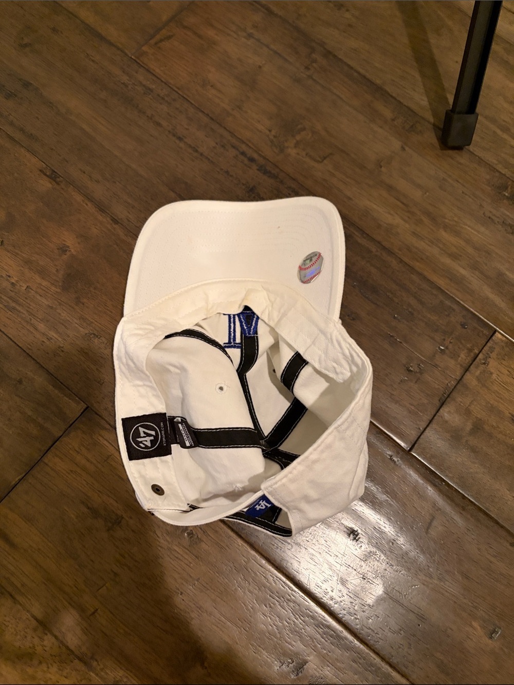 47 Brand White Baseball Cap with Blue LA Logo - Picture 5 of 5